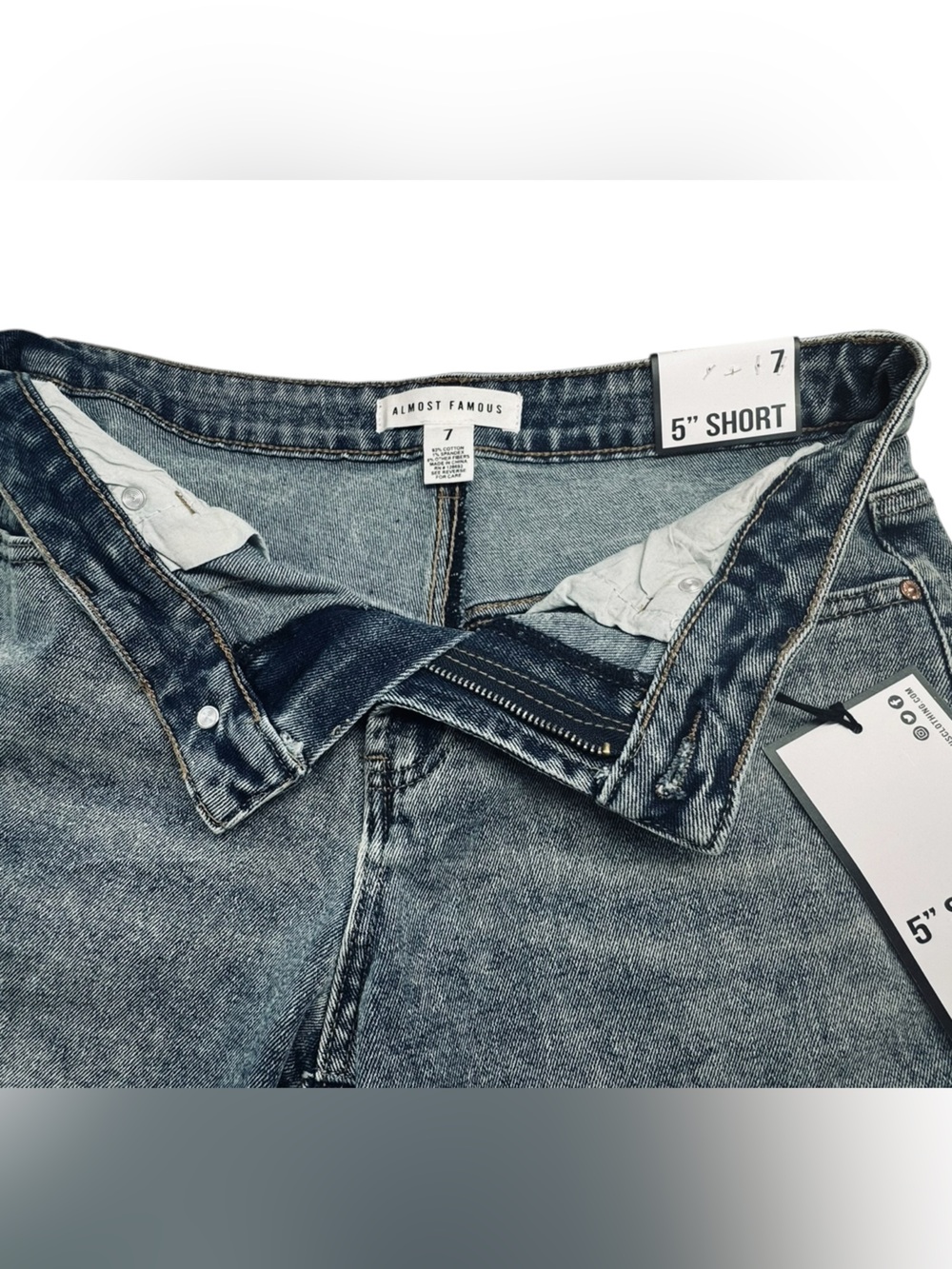 NWT Almost Famous High-Rise Acid Wash Denim Shorts - 5" - Picture 4 of 8